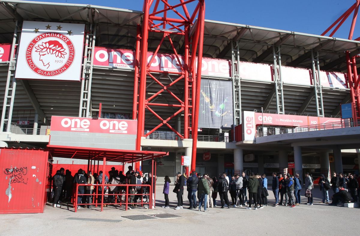 Ολυμπιακός – Άρσεναλ: Στην κυκλοφορία τα εισιτήρια – Ουρές στο «Καραϊσκάκης»