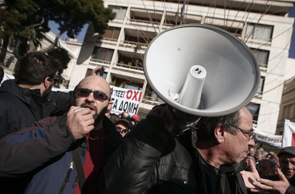 Υπουργείο εσωτερικών μεταναστευτικό: Οι νησιώτες έδιωξαν Κασιδιάρη – Λαγό από τη συγκέντρωση