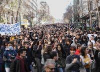 Βάζουν τον λύκο να φυλάει τα πρόβατα – διαδηλωτές Βάζουν τον λύκο να φυλάει τα πρόβατα – διαδηλωτές