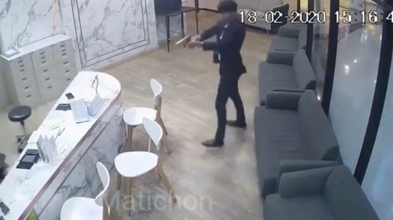 Ταϊλάνδη: Μπήκε σε εμπορικό κέντρο και σκότωσε την πρώην γυναίκα του