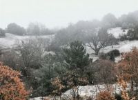 Καιρός Αττική: Χιονίζει σε Πάρνηθα, Πεντέλη και Άγιο Στέφανο [vids]