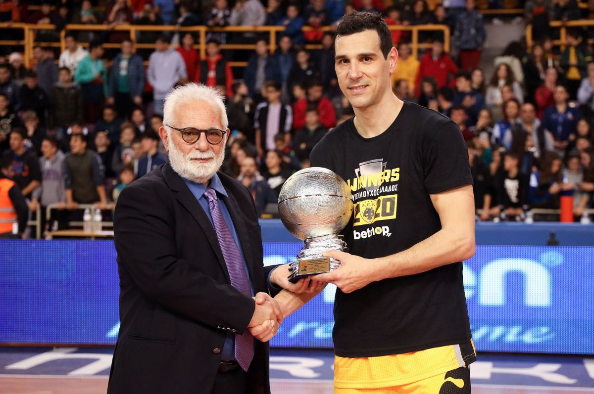 Νίκος Ζήσης ΑΕΚ: “Χαίρομαι που έβαλα ένα λιθαράκι στην κατάκτηση του Κυπέλλου”