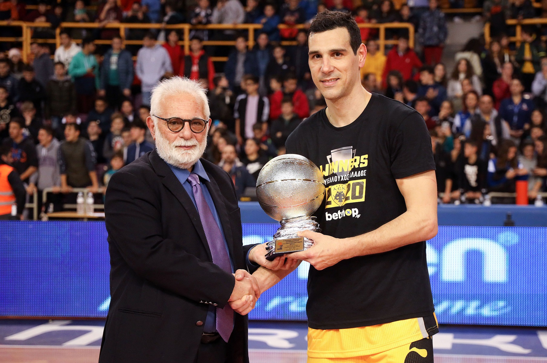 Νίκος Ζήσης ΑΕΚ: “Χαίρομαι που έβαλα ένα λιθαράκι στην κατάκτηση του Κυπέλλου”