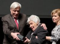 Κική Δημουλά:  Ευχές Παυλόπουλου για ταχεία ανάρρωση
