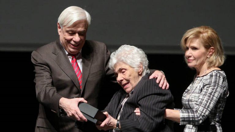 Κική Δημουλά: Ευχές Παυλόπουλου για ταχεία ανάρρωση