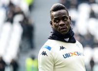 Μάριο Μπαλοτέλι: «Να σταματήσει το ποδόσφαιρο λόγω κορωνοϊού»