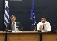 Χαρδαλιάς, Τσιόδρας και… Χίτλερ: Σκληρές συζητήσεις πίσω από τις κάμερες