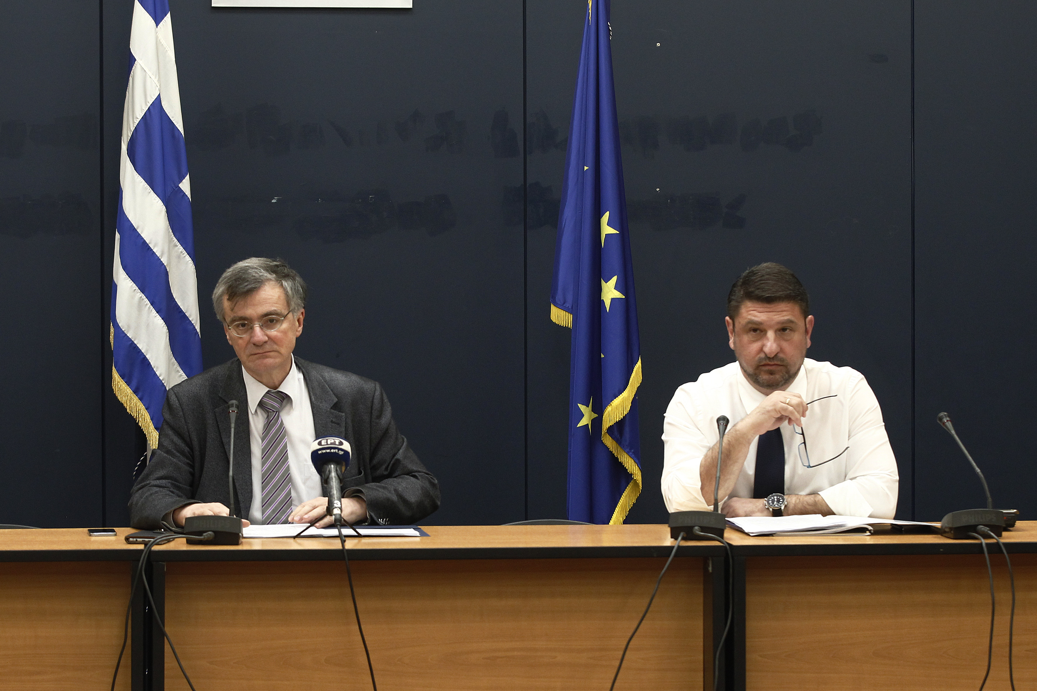 Χαρδαλιάς, Τσιόδρας και… Χίτλερ: Σκληρές συζητήσεις πίσω από τις κάμερες