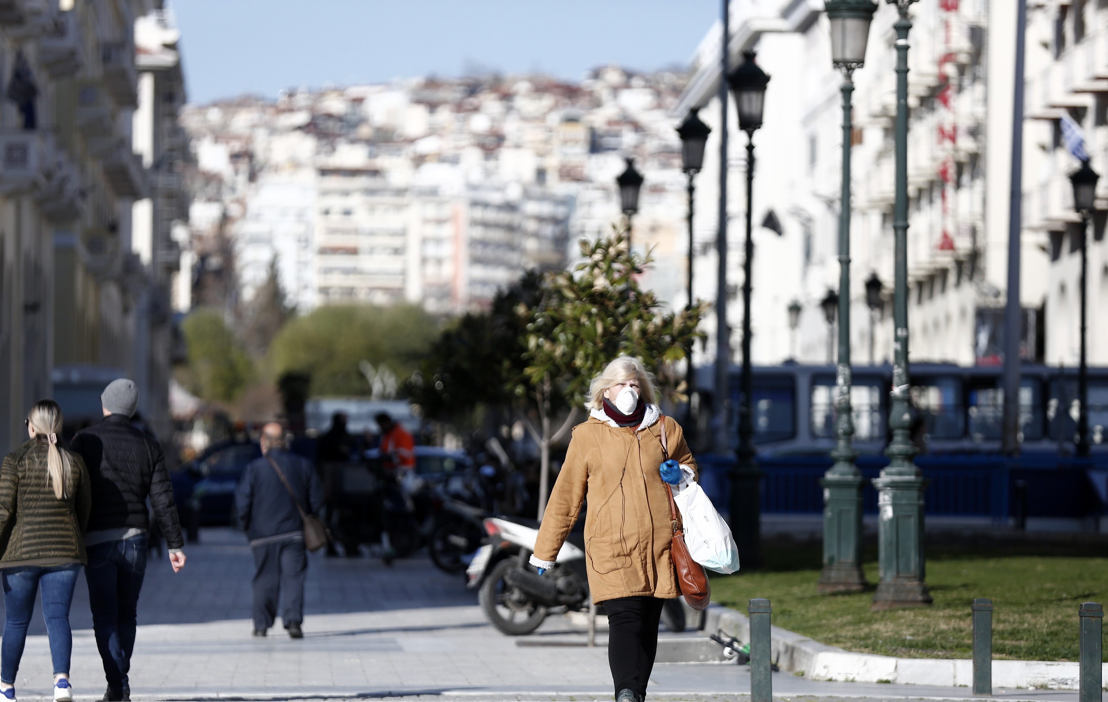 Κορωνοϊός – Θεσσαλονίκη: Πολίτες τσακώνονται με αστυνομικούς που τους έλεγαν να πάνε σπίτι τους