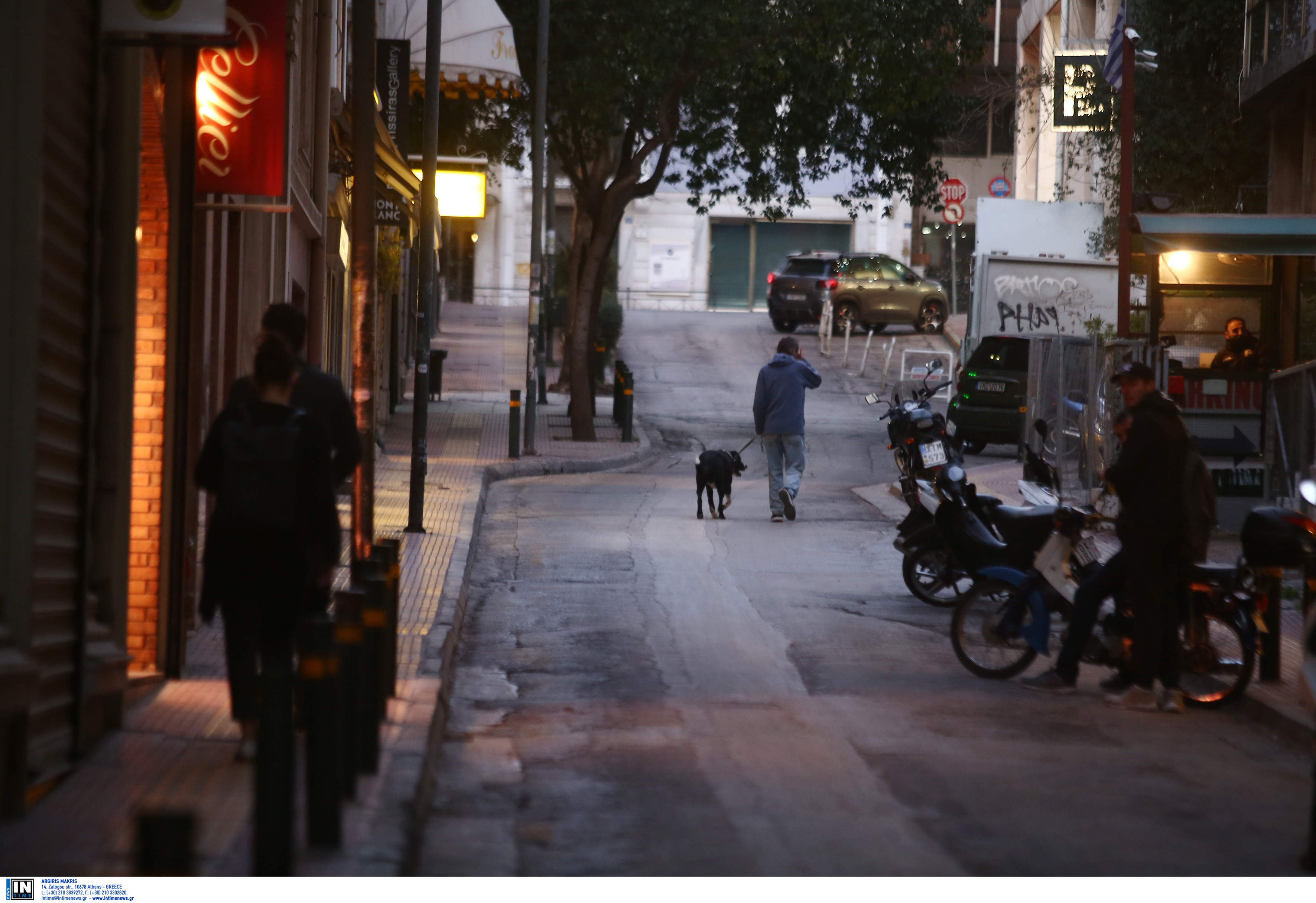 Κορονοϊός μέτρα: Ανοιχτό το σενάριο απαγόρευσης της κυκλοφορίας από την κυβέρνηση