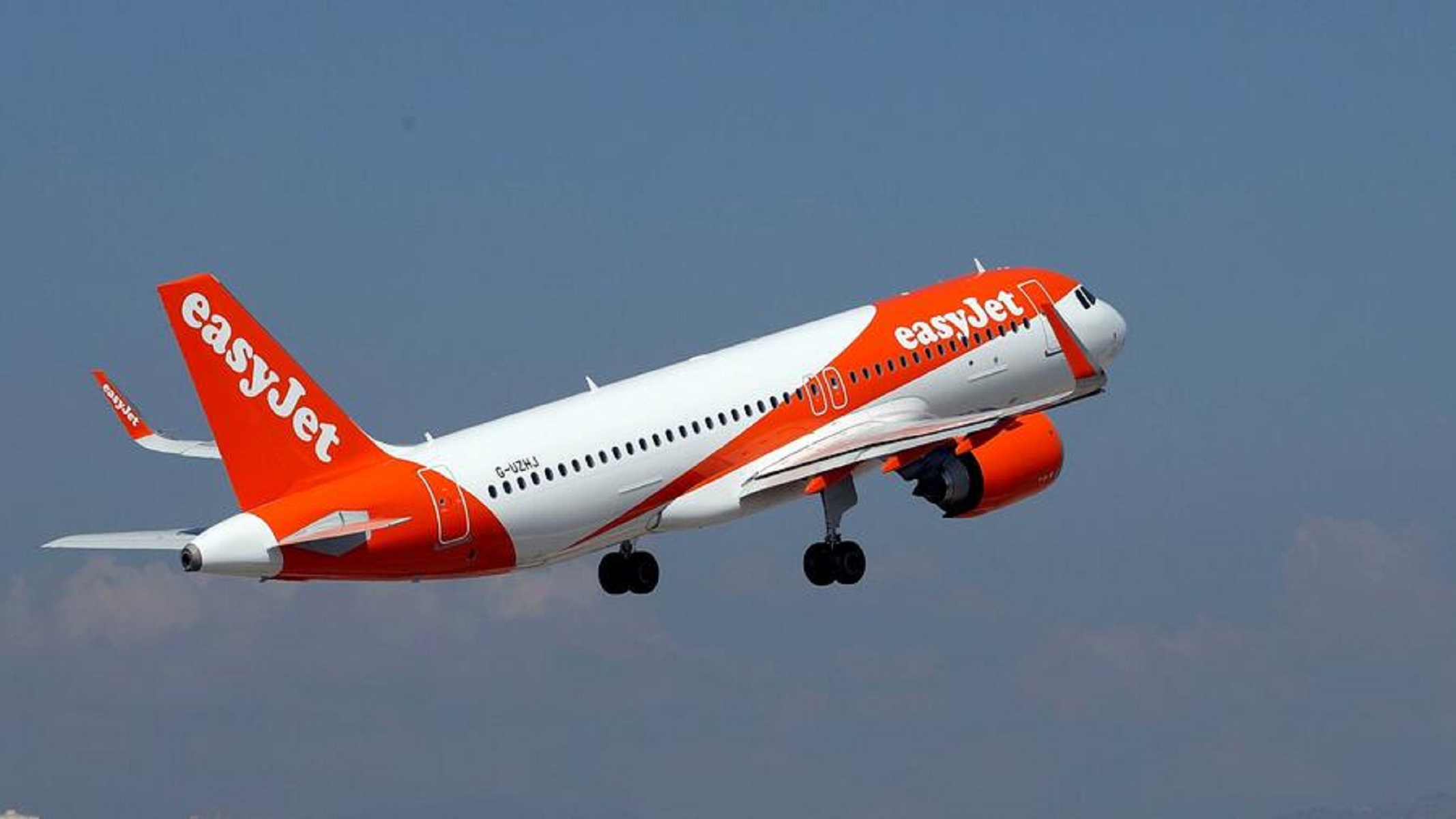 Easyjet κορωνοϊός: Διακόπτει τις πτήσεις της και θέτει σε διαθεσιμότητα 4.000 εργαζόμενους