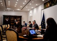 Κορωνοϊός Eurogroup: Θετική η έκβαση για τη χώρα μας – Μείωση του στόχου για πρωτογενές πλεόνασμα 3,5% Κορωνοϊός Eurogroup: Θετική η έκβαση για τη χώρα μας – Μείωση του στόχου για πρωτογενές πλεόνασμα 3,5%