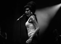Amy Winehouse: Τιμήθηκε από το Music Walk of Fame στο Λονδίνο
