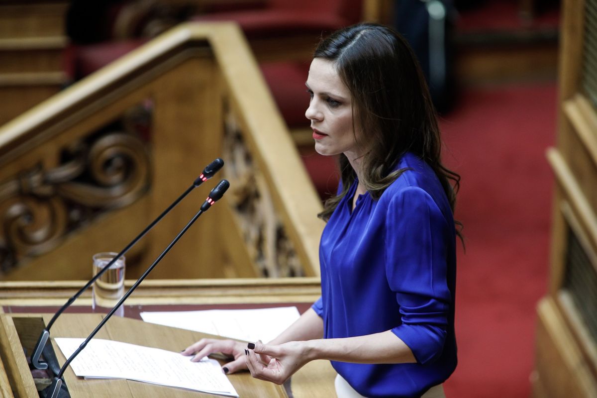 Έφη Αχτσιόγλου κορωνοϊός: Ανεπαρκή τα μέτρα της κυβέρνησης
