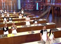 MasterChef 4: Τα πάνω κάτω στο ριάλιτι – Η μεγάλη έκπληξη στη σημερινή ομαδική δοκιμασία MasterChef 4: Τα πάνω κάτω στο ριάλιτι – Η μεγάλη έκπληξη στη σημερινή ομαδική δοκιμασία