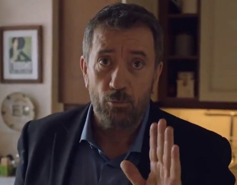 Κορονοϊός Σπύρος Παπαδόπουλος: Αυτό είναι το βίντεο με το μήνυμα “Μένω σπίτι Νίπτω τας χείρας μου” [vid]