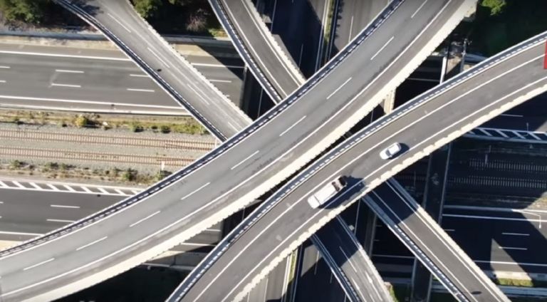 Απαγόρευση κυκλοφορίας Αθήνα: Η πόλη άδεια από ψηλά [vid]