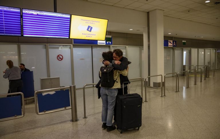 Επαναπατρισμός Ελλήνων: Επιστρέφουν στην Αθήνα 74 άτομα από την Αυστρία
