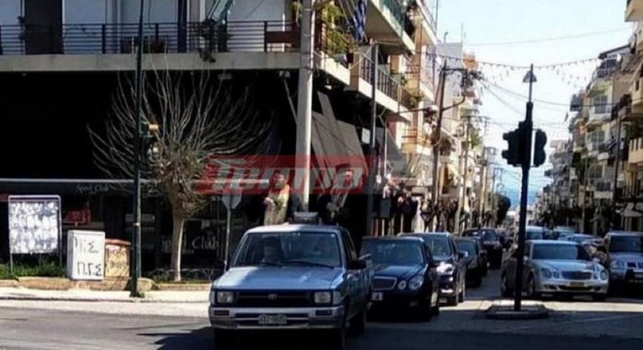 Αίγιο κορωνοϊός: Αγιασμός στην καρότσα με τις ευλογίες Αμβρόσιου