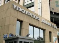 Υπουργείο Ανάπτυξης κορωνοϊός: “Κατεβάζει ρολά” για 15 ημέρες