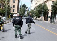Απαγόρευση κυκλοφορίας κορωνοϊός: Αστυνομικός έκανε κεφαλοκλείδωμα σε ηλικιωμένο Απαγόρευση κυκλοφορίας κορωνοϊός: Αστυνομικός έκανε κεφαλοκλείδωμα σε ηλικιωμένο