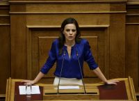 Έφη Αχτσιόγλου κορωνοϊός: «Η κυβέρνηση επιμένει στις απολύσεις και τις μειώσεις μισθών στο 50%» Έφη Αχτσιόγλου κορωνοϊός: «Η κυβέρνηση επιμένει στις απολύσεις και τις μειώσεις μισθών στο 50%»
