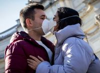 Κάντε έρωτα μέσω Skype – Αυτό προτείνει ο Θάνος Ασκητής
