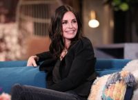 Courteney Cox: Η 15χρονη κόρη της τραγουδάει και εκείνη παίζει πιάνο