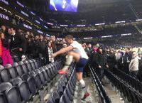 Τότεναμ: Ο Ντάιερ θύμισε Καντονά και όρμησε στις κερκίδες [vid]