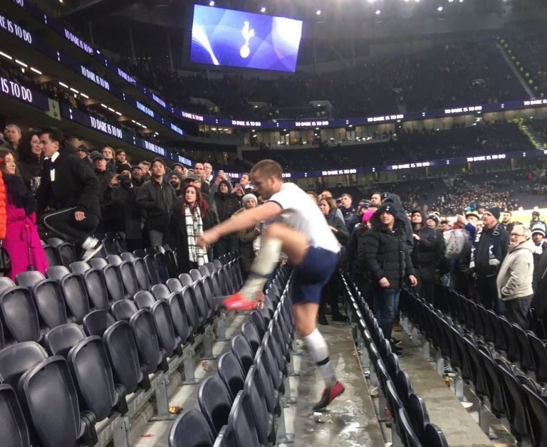 Τότεναμ: Ο Ντάιερ θύμισε Καντονά και όρμησε στις κερκίδες [vid]