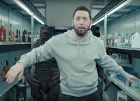 Juice WRLD: Αφιέρωση στην μνήμη του από τον Eminem στο νέο του βίντεο κλιπ για το «Godzilla» Juice WRLD: Αφιέρωση στην μνήμη του από τον Eminem στο νέο του βίντεο κλιπ για το «Godzilla»