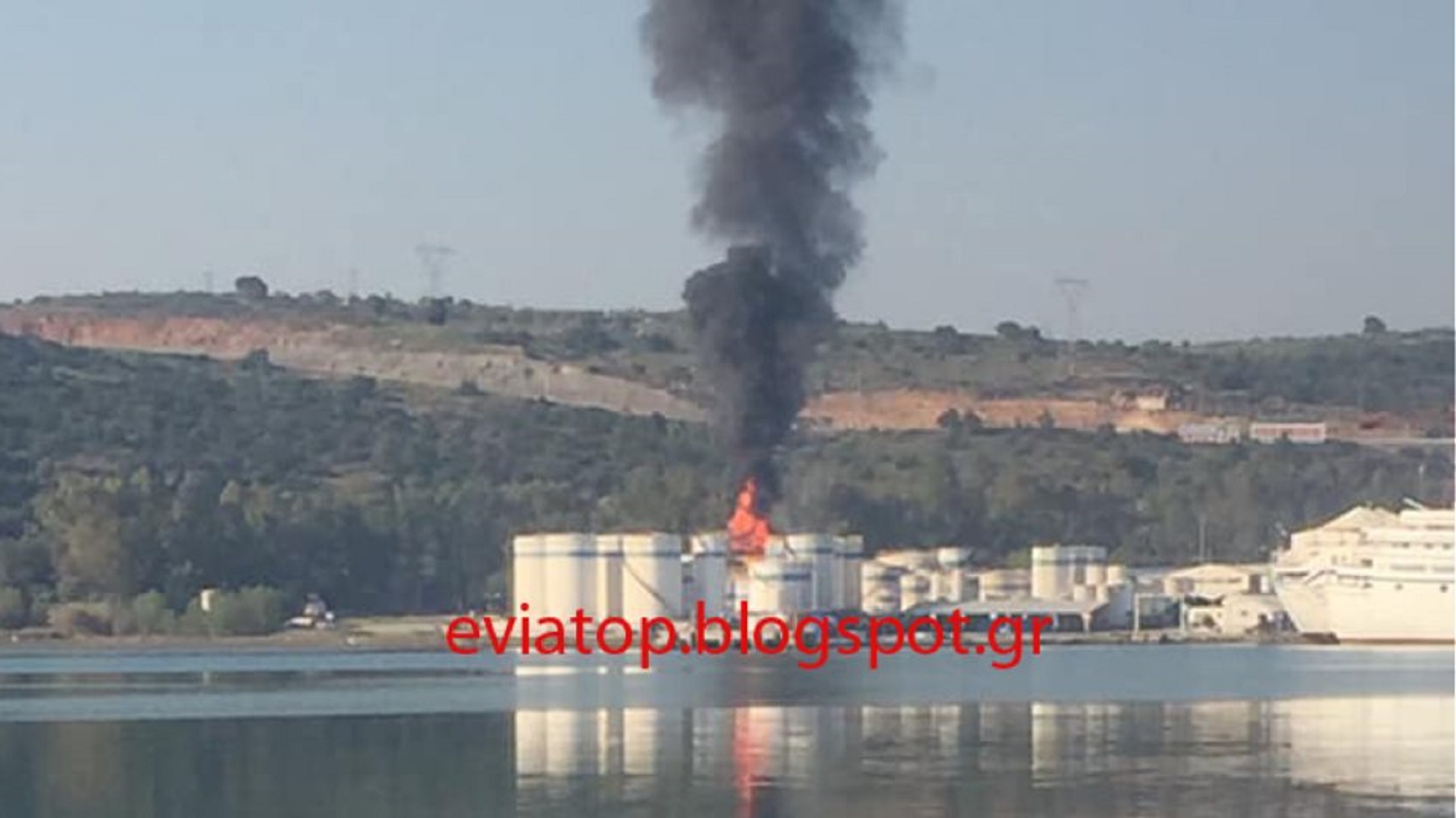 Χαλκίδα Πυρκαγιά: Ξέσπασε φωτιά σε αποθήκη χημικών
