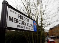 Freddie Mercury: Το όνομά του δόθηκε σε δρόμο του Λονδίνου Freddie Mercury: Το όνομά του δόθηκε σε δρόμο του Λονδίνου