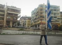 Γιαννιτσά 25η Μαρτίου: Διευθυντής σχολείου έκανε μόνος του την έπαρση της σημαίας Γιαννιτσά 25η Μαρτίου: Διευθυντής σχολείου έκανε μόνος του την έπαρση της σημαίας