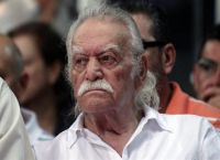 Πρωτοσέλιδο ασέβεια Ριζοσπάστη για τον Μανώλη Γλέζο Πρωτοσέλιδο ασέβεια Ριζοσπάστη για τον Μανώλη Γλέζο