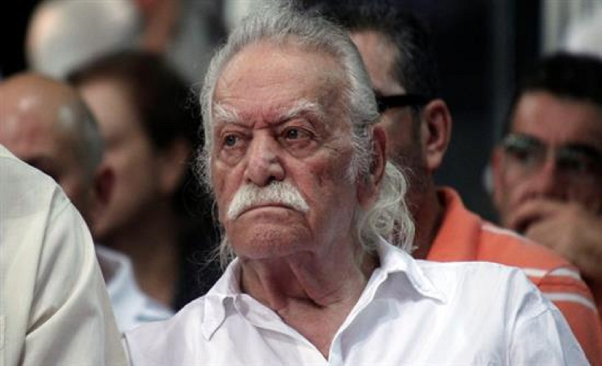 Πρωτοσέλιδο ασέβεια Ριζοσπάστη για τον Μανώλη Γλέζο