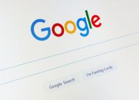 Google: Διαγράφει 2.500 κανάλια στο YouTube για παραπληροφόρηση Google: Διαγράφει 2.500 κανάλια στο YouTube για παραπληροφόρηση