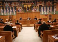 Ιερά Σύνοδος: «Η Εκκλησία ουδέποτε υποστήριξε τους αρνητές της πανδημίας»