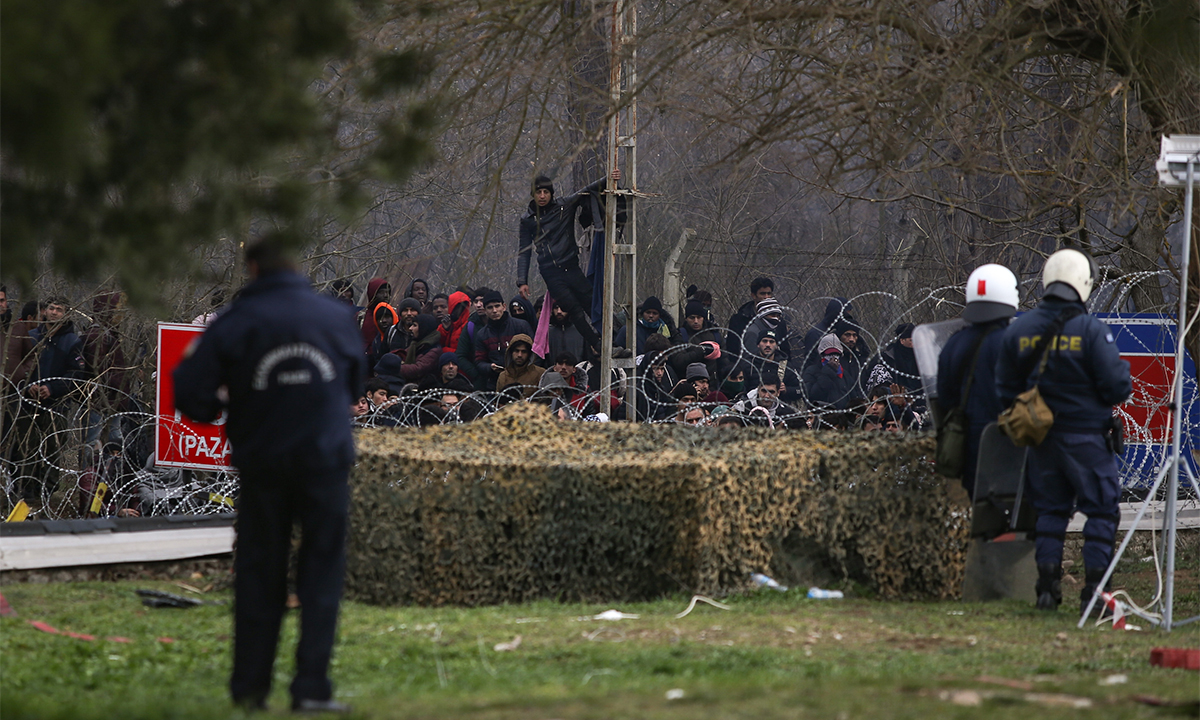 Μεταναστευτικό Καστανιές: Συγκέντρωση κατοίκων της Θράκης ως ένδειξη συμπαράστασης στις ελληνικές δυνάμεις