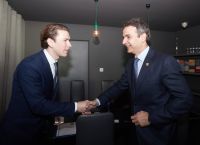 Κυριάκος Μητσοτάκης – Σεμπάστιαν Κουρτς: Ο καγκελάριος της Αυστρίας θα επαναλάβει τη στήριξη στην Ελλάδα Κυριάκος Μητσοτάκης – Σεμπάστιαν Κουρτς: Ο καγκελάριος της Αυστρίας θα επαναλάβει τη στήριξη στην Ελλάδα