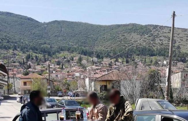 Απίθανο που πήγε για καφέ αυτή η παρέα λόγω των μέτρων του κορονοϊού