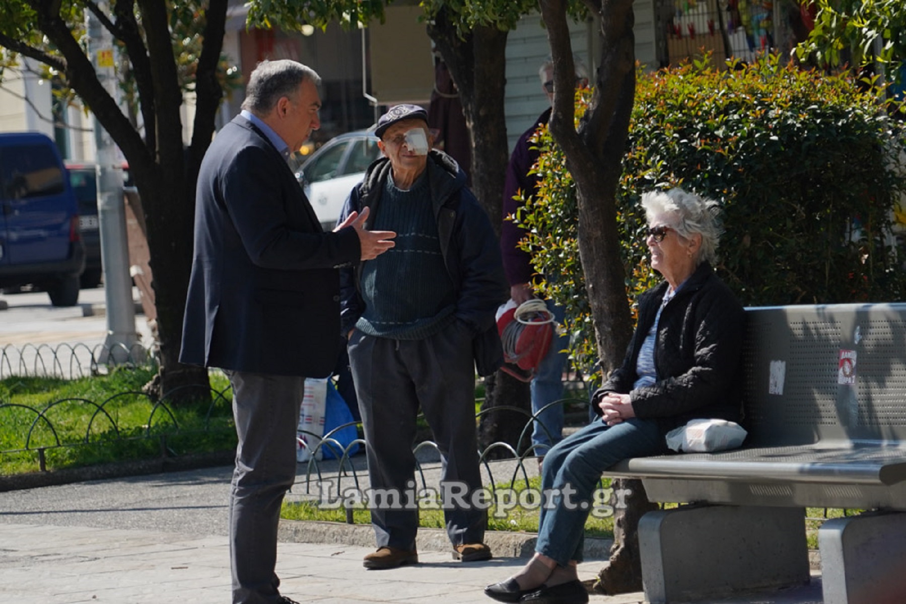 Κορωνοϊός Λαμία: Ο Δήμαρχος βγήκε στον δρόμο για να διώξει τον κόσμο από την παραλία