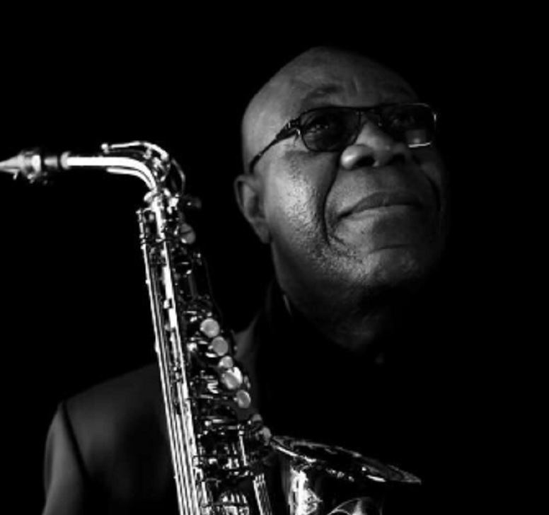 Manu Dibango πέθανε: Θύμα του κορωνοϊού και ο διάσημος σαξοφωνίστας