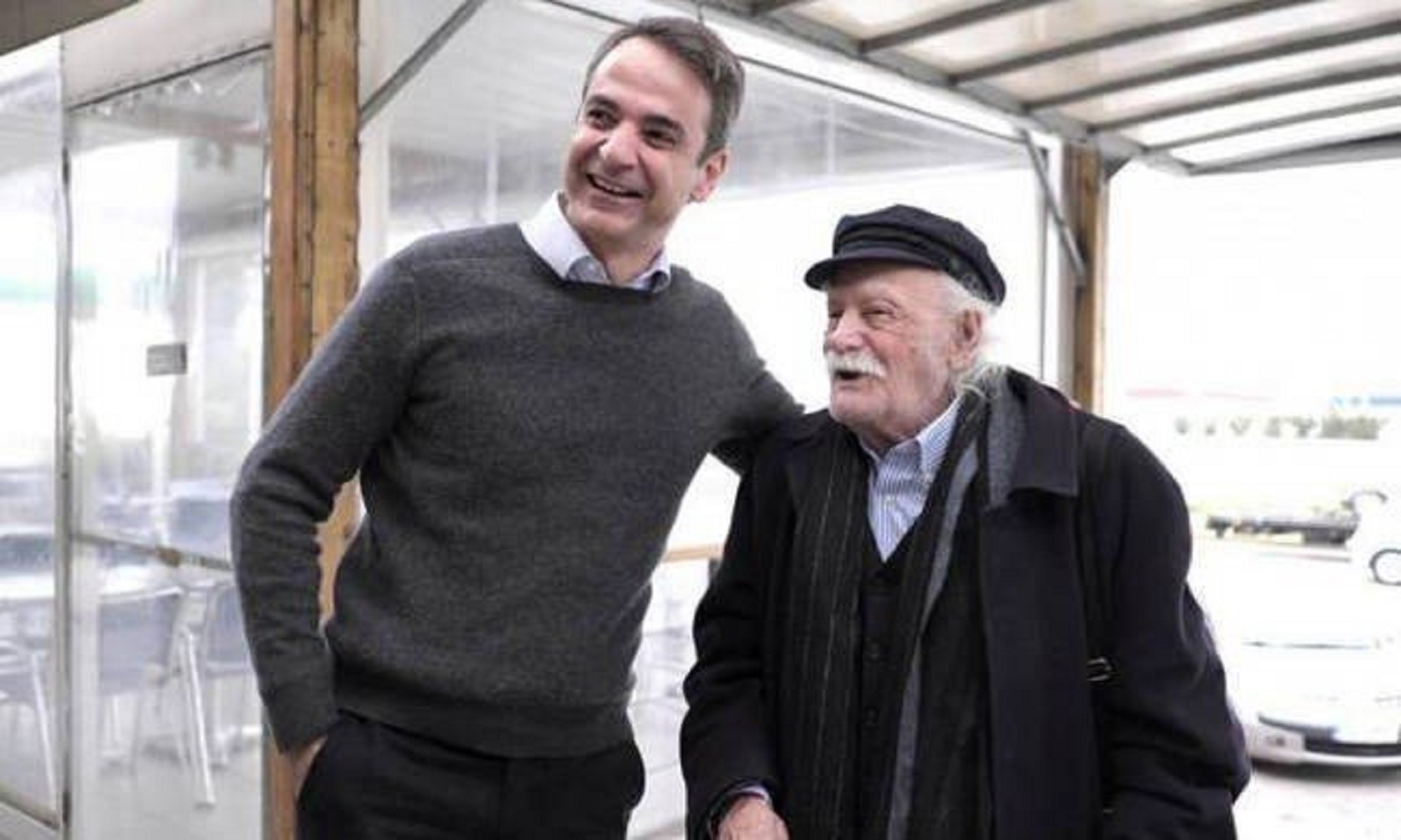 Κυριάκος Μητσοτάκης για Μανώλη Γλέζο: «Το έθνος χαμηλώνει τις σημαίες για να περάσει ένα μεγάλος Έλληνας»