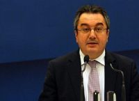 Η φωτογραφία ντροπή που έβγαλε από τα ρούχα του τον Ηλία Μόσιαλο Η φωτογραφία ντροπή που έβγαλε από τα ρούχα του τον Ηλία Μόσιαλο