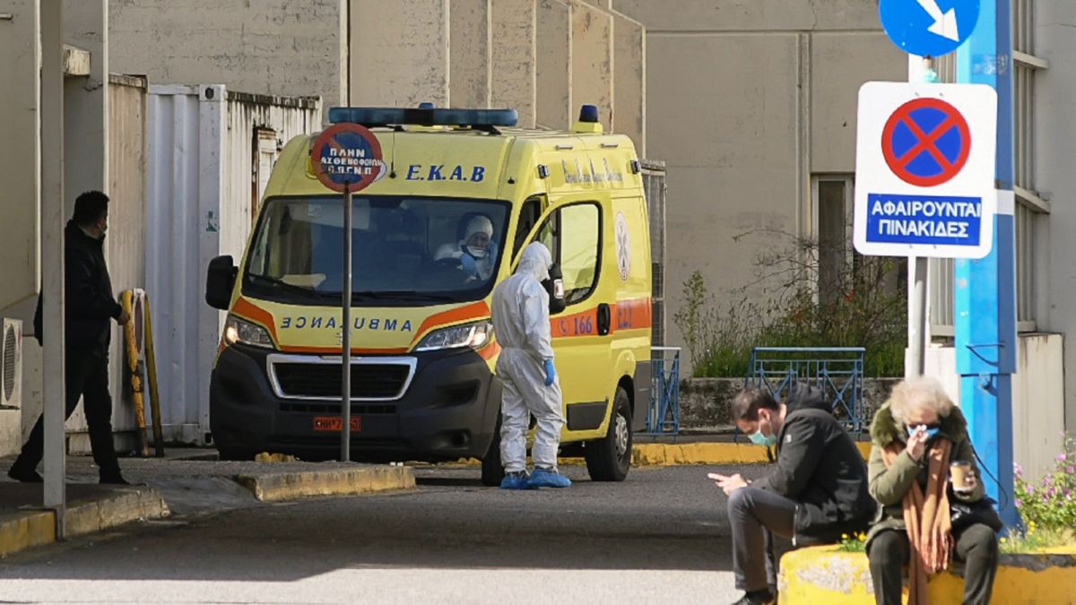 Κορωνοϊός Ελλάδα: Νέο «άλμα» στα κρούσματα – Στο τραπέζι η καθολική χρήση μάσκας