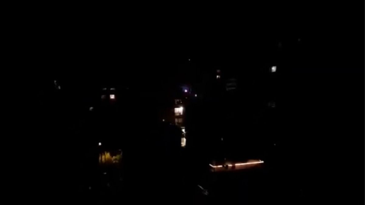 Κορωνοϊός Παλαιό Φάληρο: Καραντίνα με dj, πυροτεχνήματα και Λευτέρη Πανταζή