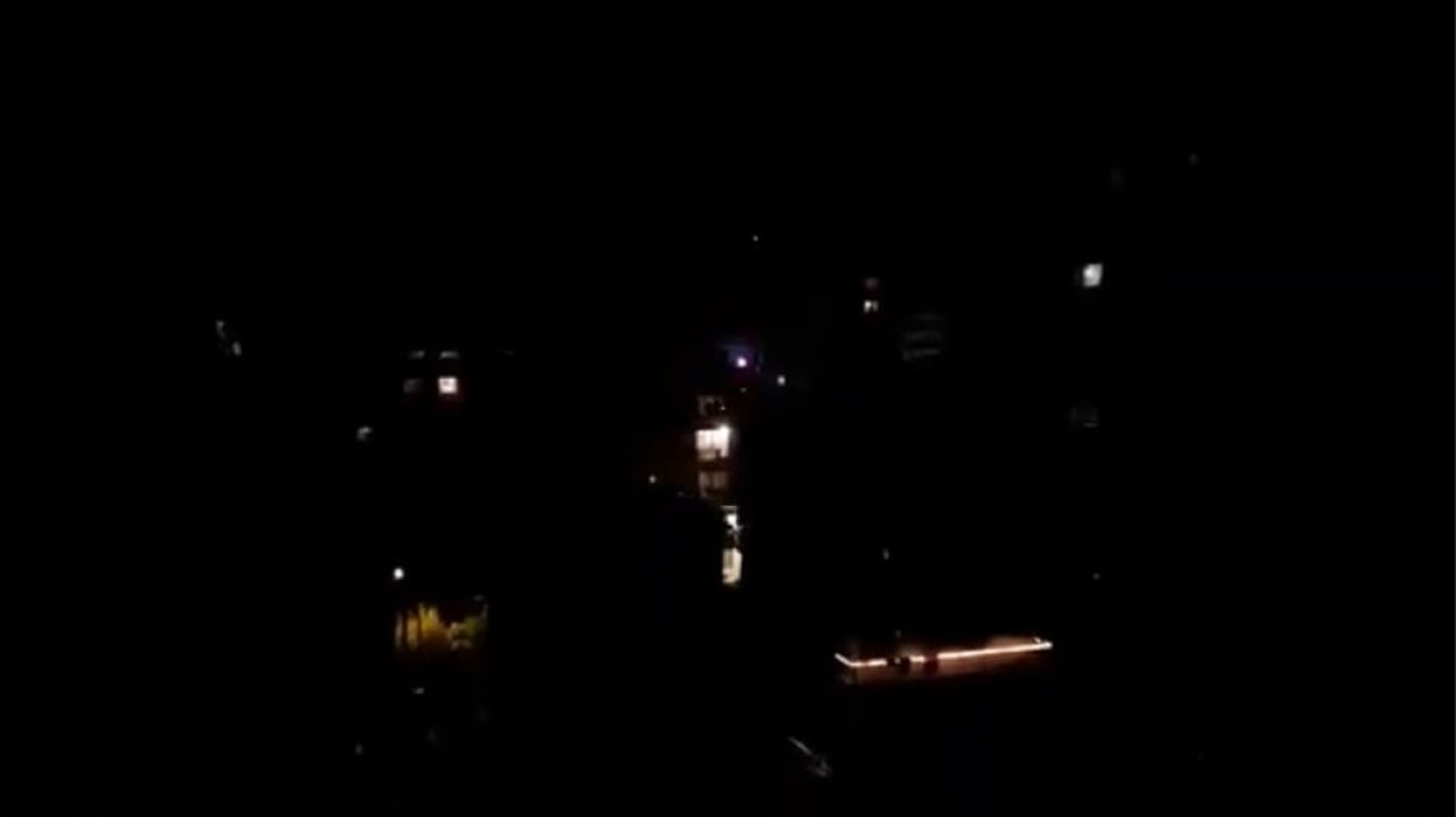 Κορωνοϊός Παλαιό Φάληρο: Καραντίνα με dj, πυροτεχνήματα και Λευτέρη Πανταζή