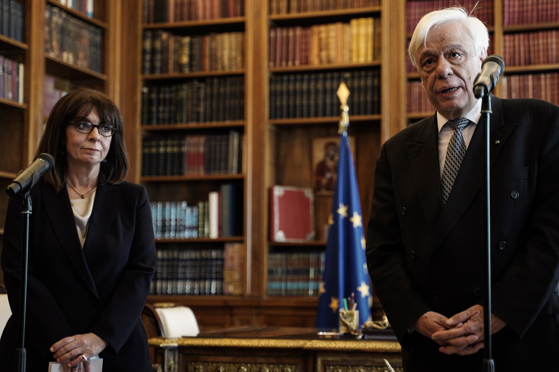 Προκόπης Παυλόπουλος Σακελλαροπούλου: “Σας εύχομαι κάθε επιτυχία αυτές τις κρίσιμες ώρες”