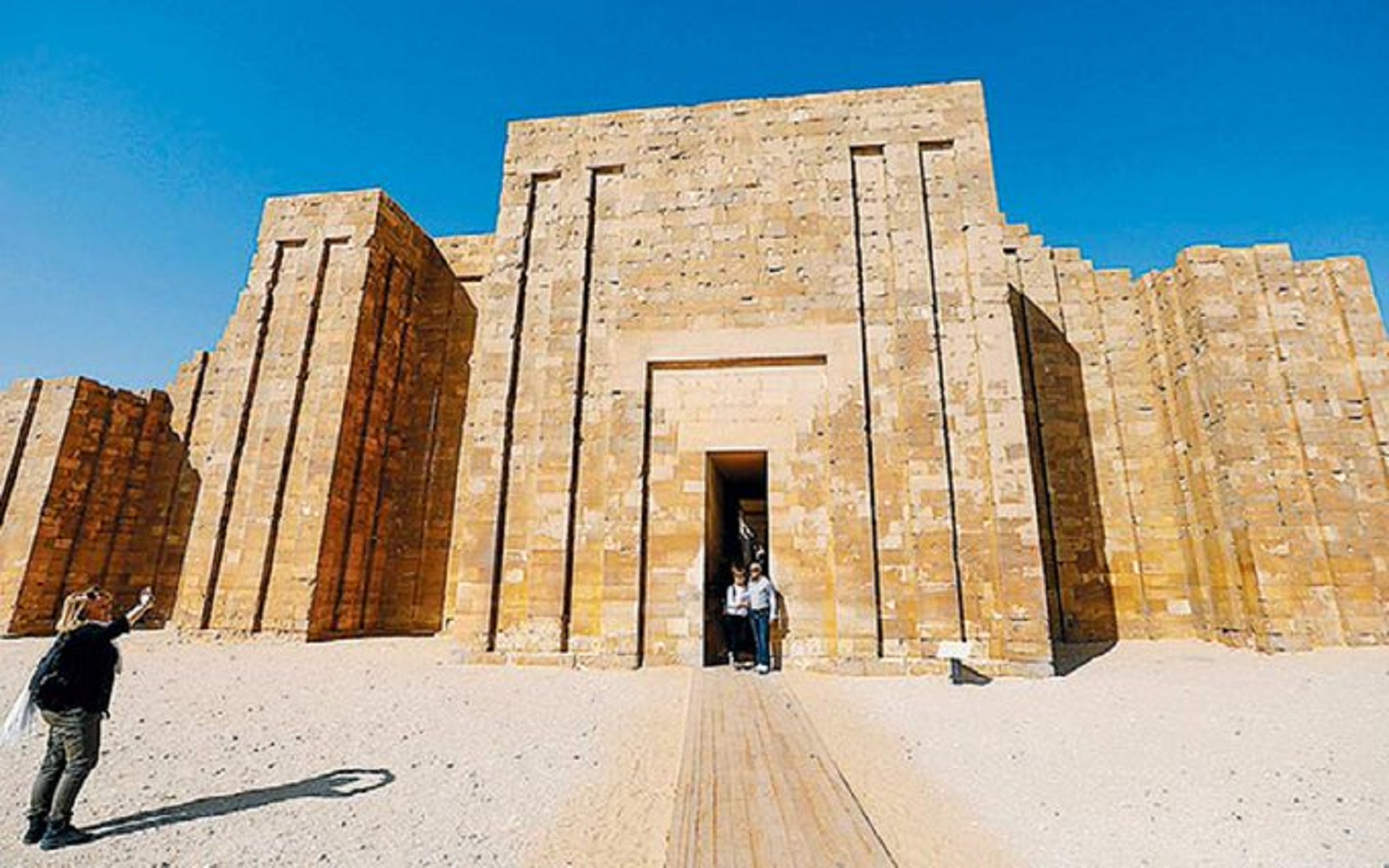 Αίγυπτος Πυραμίδα Φαραώ Ζοζέρ: Άνοιξε τις πύλες της μετά από 14 χρόνια